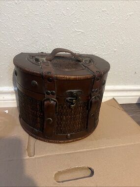 Vintage Woven Leather Travel Case - Brown